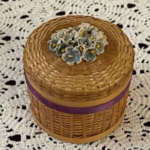 Vintage Handmade Woven Flower Top Lidded Seagrass Delicate Sweet Basket Bohemian